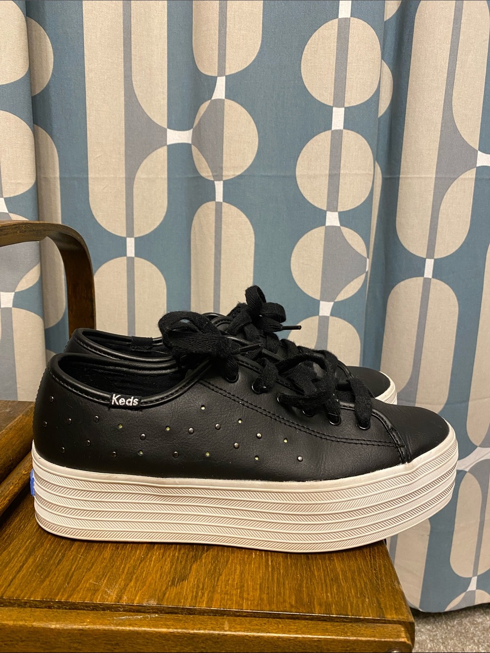Keds 7.5 Light Up Black Platform Lace-Up Sneakers with White Sole